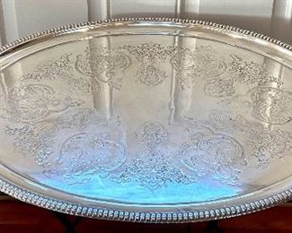 detail...This tray is part of the tea set - it is in very nice condition!