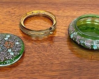 detail...clearly in need of a little re- gluing! Simple fix!