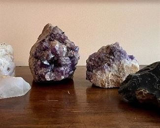 Item 267:  Assorted amethyst/rocks: $24