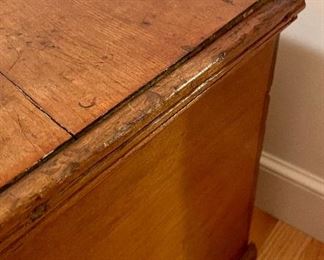 detail...strip of wood in back should be re-nailed.