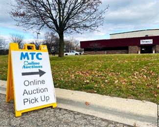 BUILDING FRONT WITH SIGN