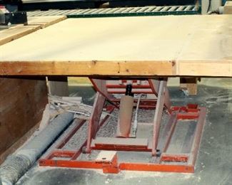 Presto Hydraulic Lift Table, 42" x 50", With Wood Table Top Attached