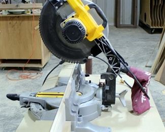 Dewalt Model DW715, 12" Compound Miter Saw with Table, Powers On