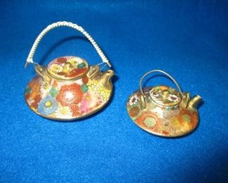 SATSUMA MINIATURE TEAPOTS