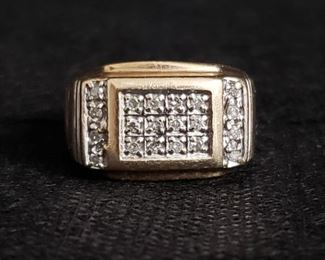 https://ctbids.com/#!/description/share/721045 Twenty authentic diamonds capture your attention when you see this men's ring. Size 12. Markings read WIC and a star shape along with something difficult to make out. We assume it is gold, but we cannot read the stamp. Diamonds registered as authentic using the HDE Diamond Selector II diamond tester and were verified by a jeweler. Ring weighs 7 grams.