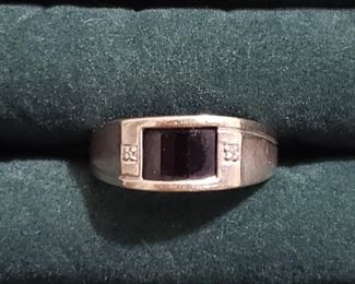 https://ctbids.com/#!/description/share/721122 Handsome 10k white gold ring with diamond accents and what appears to be an onyx center stone. See photos for markings and measurements. Ring weighs 4 grams. Size 12.
