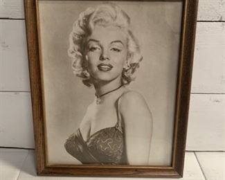 Marilyn Monroe Framed Photo Print measures 15.5in x 12.5in