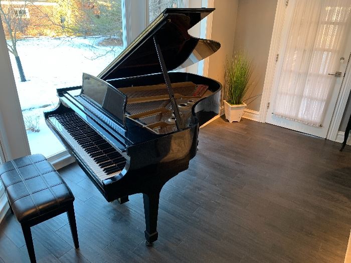 Steinway mode L piano available for cash purchase.
