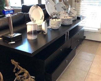 Note the fabulous marble pen holder!