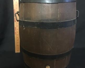 Oak keg. I know that these were being used as
water legs about 70-75 years ago. I saw them in the cotton fields for the hands this one has no tap or lid.