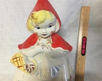 Cookie jar. Little Red Riding Hood. Damaged. Has
cracks but is not broken and repaired.