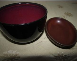 $12. Two pieces of Heath pottery.