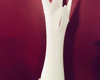 FENTON CUSTARD GLASS VASE