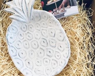 VIETRI PINEAPPLE DISH