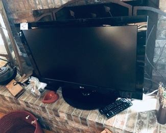 37" LG LCD FLAT SCREEN TV - 2008