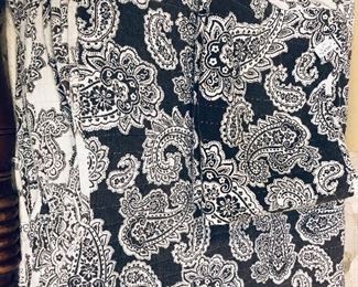 COMFORTER SET W/ SHAMS - QUEEN OR KING