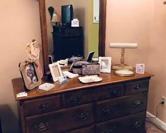 DRESSER W/ MIRROR