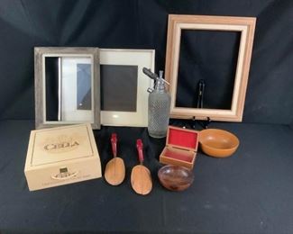 Rustic Frames and Trinkets