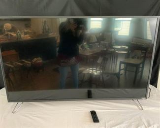 Vizio 55 TV with Remote  Working
