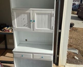 White Mini HutchKling Colonial