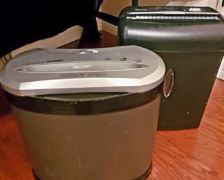 Office supplies / Shredders