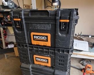 Rigid roll along toolbox unit