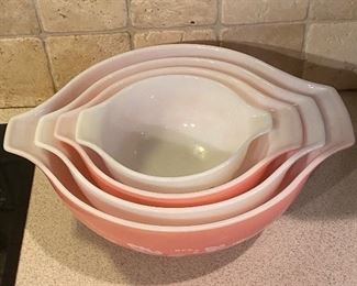Another view of Pyrex nesting bowl set