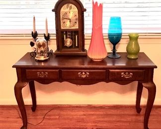 Console Table, Mid Century swung glass vase by L.E. Smith