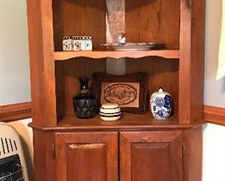 Corner cabinet