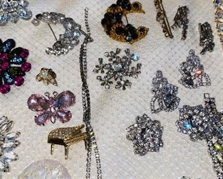 VINTAGE JEWELRY/ RHINESTONES & CRYSTALS / BROOCHES/ RINGS / EARRINGS/ NECKLACES