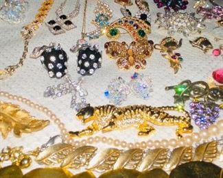 VINTAGE JEWELRY/ RHINESTONES & CRYSTALS / BROOCHES/ RINGS / EARRINGS/ NECKLACES