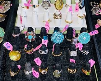 HUGE COLLECTION OF VINTAGE JEWELRY/ RINGS, EARRINGS, BROOCHES, NECKLACES, BRACELETS