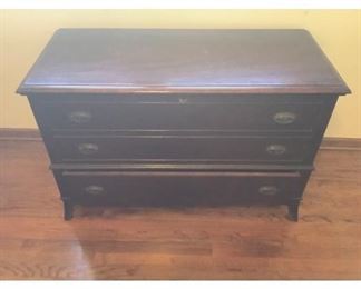 003 Lane Cedar Chest