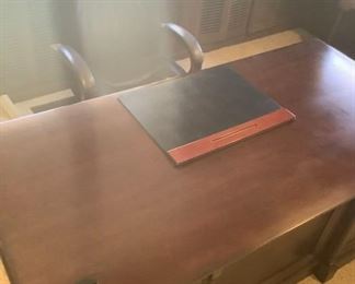 Executives Desk Chair
