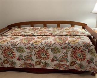 Wood Trundle Bed w 2 Twin Mattresses