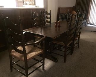 Stunning Ethan Allen Trestle table and chairs. 