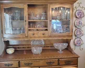 Solid maple hutch in excellent condition 