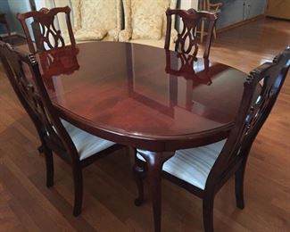 Thomasville Dining Table/4 Chairs