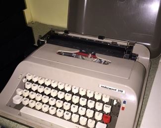 Underwood 319 Typewriter