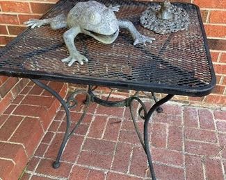 Patio Table/Frog Statue