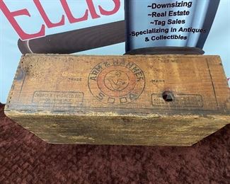 Early Dovetailed Arm & Hammer Soda Crate