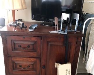 locking file cabinet dresser, slik Tripod