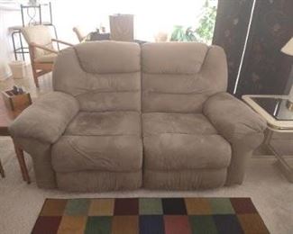 Reclining Loveseat LR