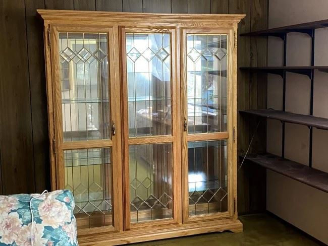  Large Curio Cabinet w/ Beveled Glass Doors Brass Diamond Shape Accents, Lights 