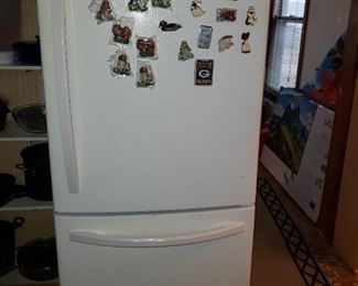 KENMORE Refrigerator with freezer below. MFG date of 2013. In great condition.
