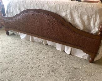 King size bed (footboard)