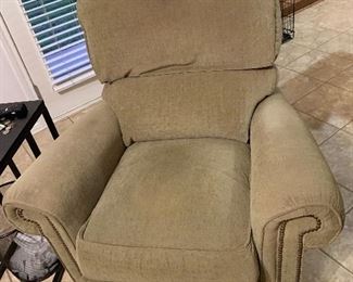 $100~ OBO~ GREEN UPHOLSTERED RECLINER 