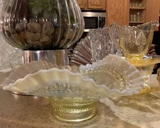 VINTAGE FENTON RUFFLED BOWL WITH OPALESCENT EDGE 