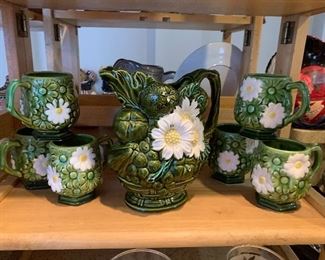 $80~ UNIQUE VINTAGE AND RARE AVOCADO GREEN PITCHER AND SIX GLASSES  LEMONADE  SET WITH DAISIES 
