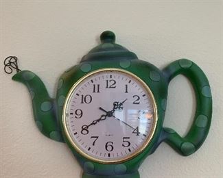 $18- cute Tea pot clock 